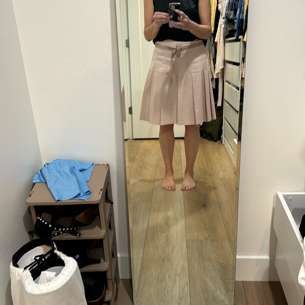 Pale pink pleated Gap skirt with a bit of stretch.